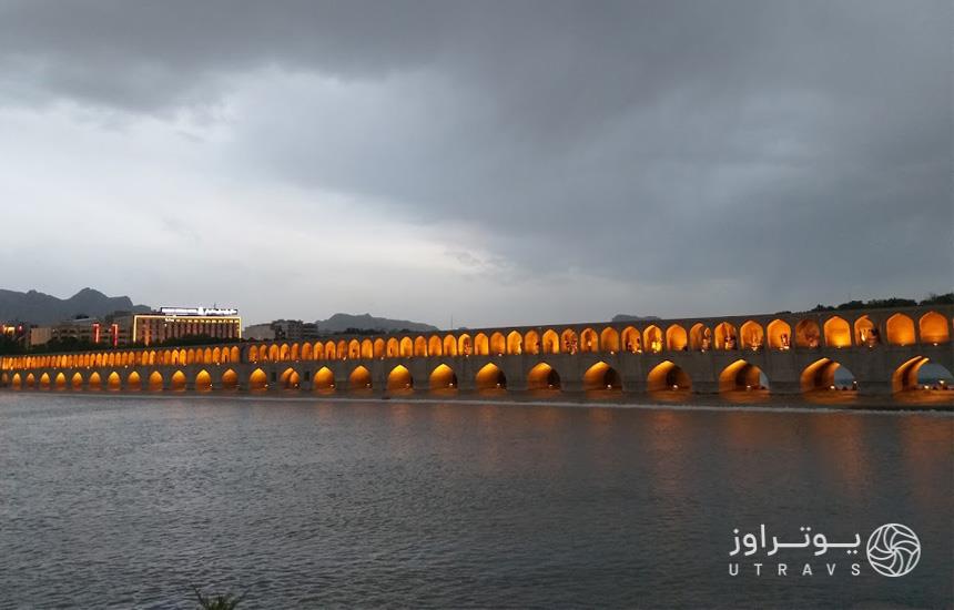سی‌وسه پل اصفهان